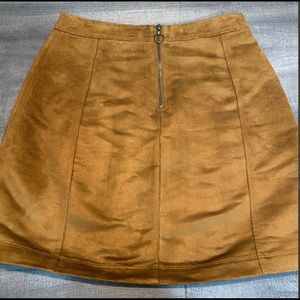 Brown skirt with zipper in the front